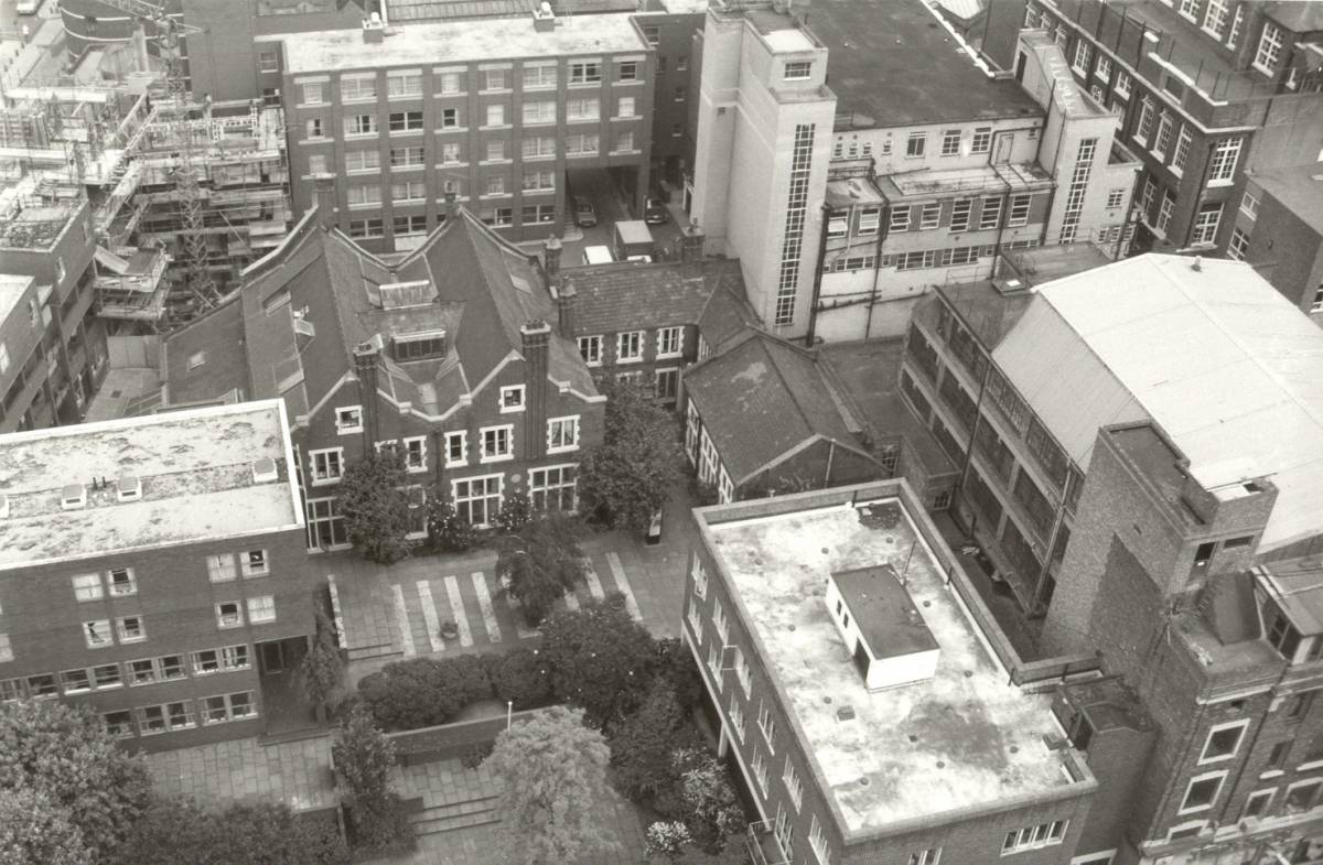 A black and white photograph of Toynbee Studios in Tower Hamlets, taken from the air in 1984. 